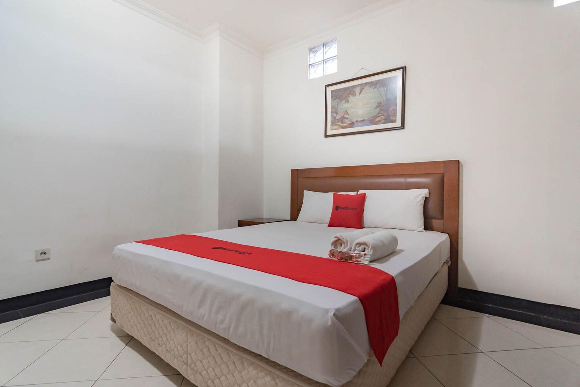 Reddoorz Plus At Buah Batu Бандунг Экстерьер фото