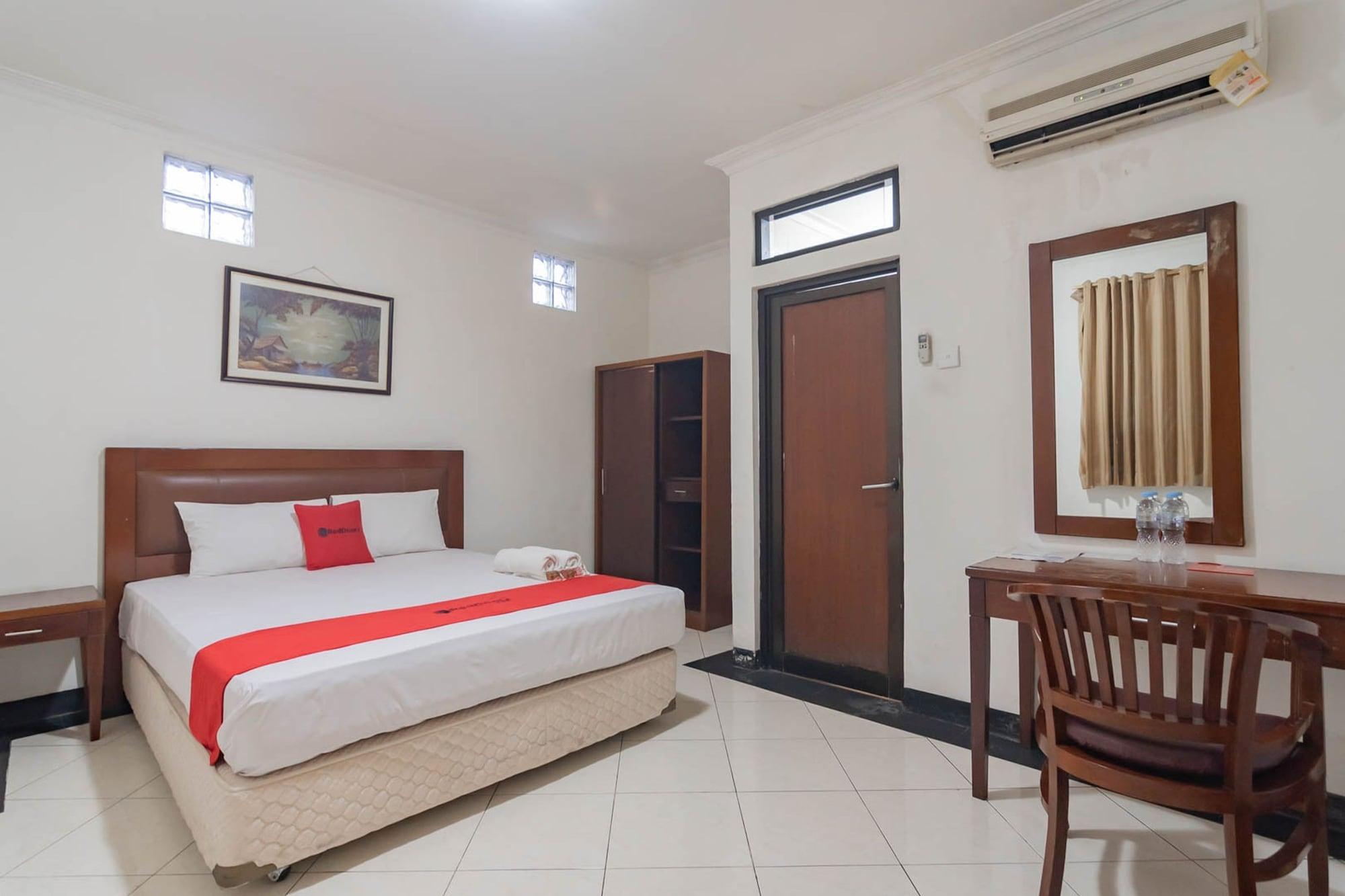 Reddoorz Plus At Buah Batu Бандунг Экстерьер фото